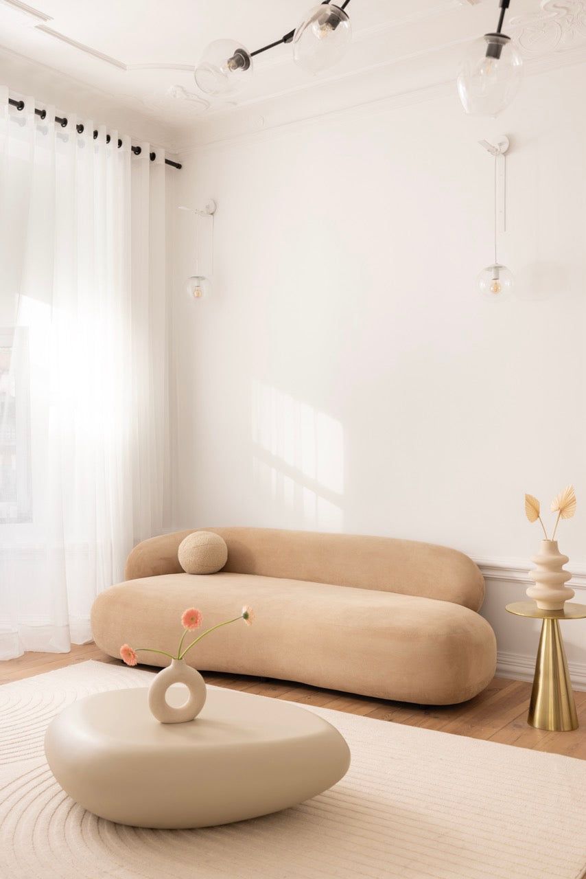 Nowoczesne wnętrze salonu z designerskimi meblami